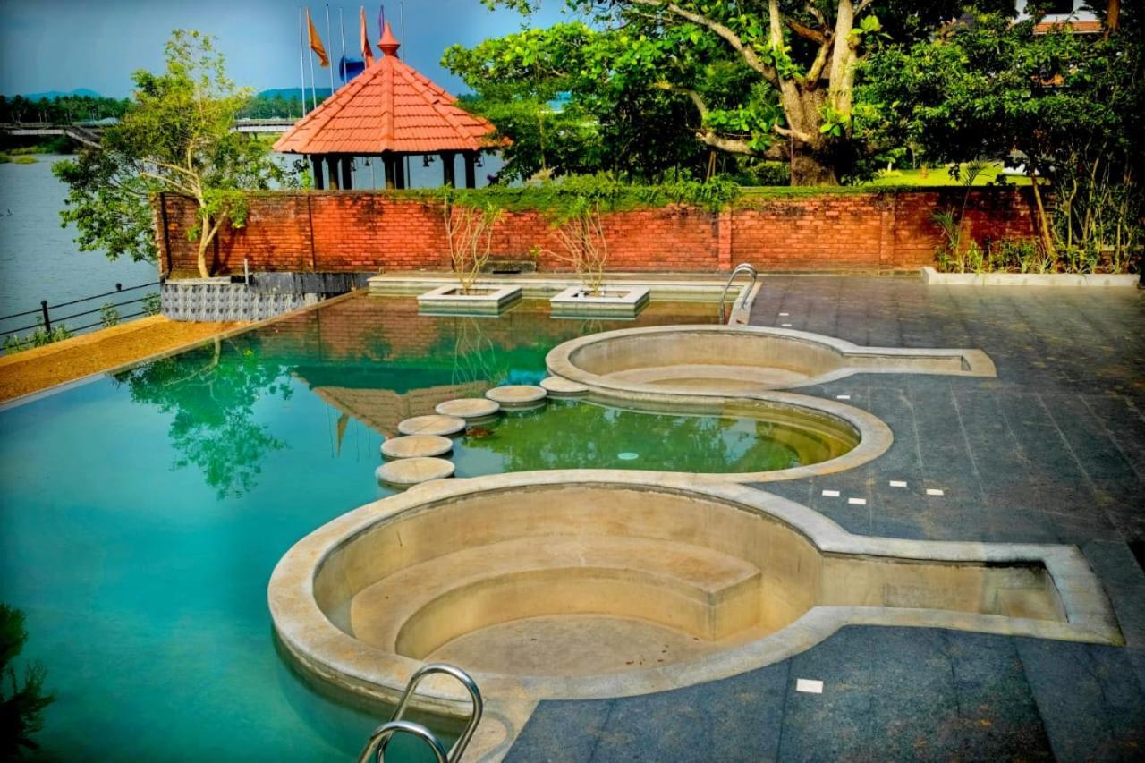 The River Retreat Heritage Ayurvedic Resort Shoranur Dış mekan fotoğraf